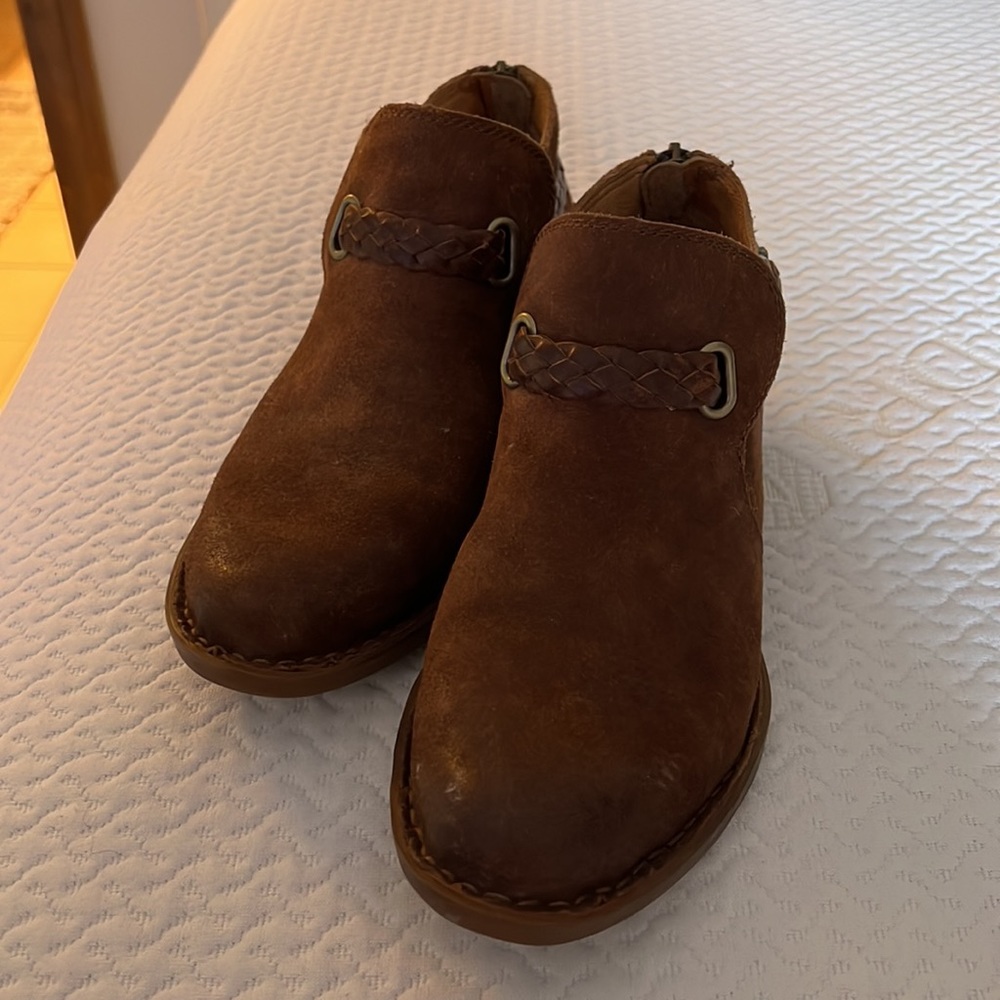 Brown ankle high shoes - Picture 3 of 4